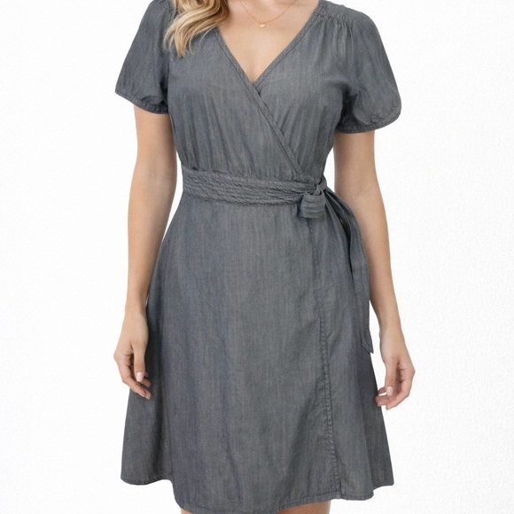 GAP Dresses & Skirts - Gap Short Sleeve Chambray Wrap Dress, Size Small